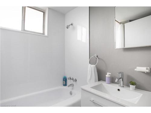 41-2322 King Street E, Hamilton, ON - Indoor Photo Showing Bathroom