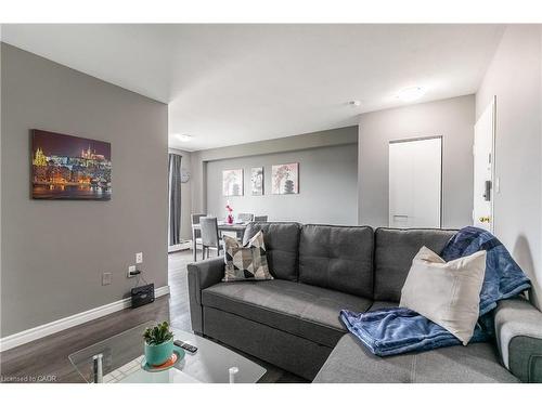 41-2322 King Street E, Hamilton, ON - Indoor Photo Showing Living Room