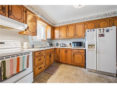 162 The Country Way, Kitchener, ON - Indoor Photo Showing Kitchen With Double Sink
