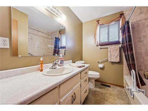 162 The Country Way, Kitchener, ON - Indoor Photo Showing Bathroom