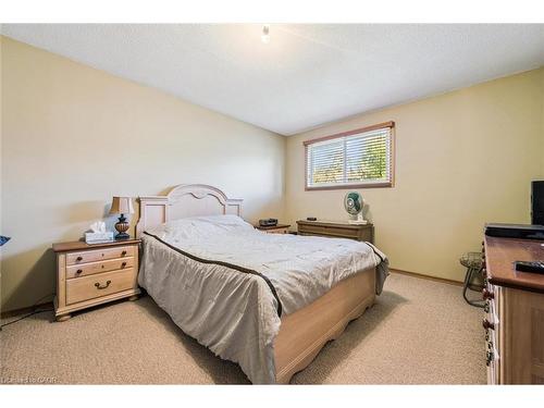 162 The Country Way, Kitchener, ON - Indoor Photo Showing Bedroom