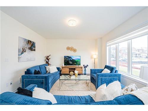 22 Oaktree Drive, Caledonia, ON - Indoor Photo Showing Living Room