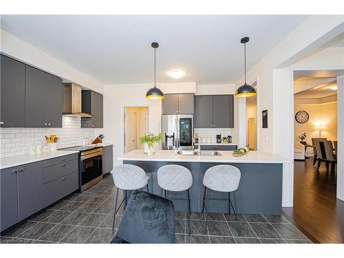 22 Oaktree Drive, Caledonia, ON - Indoor Photo Showing Kitchen With Upgraded Kitchen