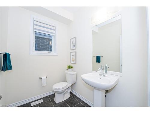 22 Oaktree Drive, Caledonia, ON - Indoor Photo Showing Bathroom