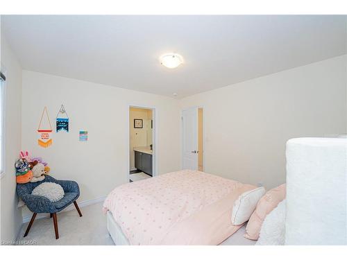 22 Oaktree Drive, Caledonia, ON - Indoor Photo Showing Bedroom