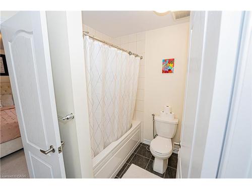 22 Oaktree Drive, Caledonia, ON - Indoor Photo Showing Bathroom