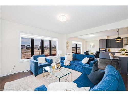 22 Oaktree Drive, Caledonia, ON - Indoor Photo Showing Living Room