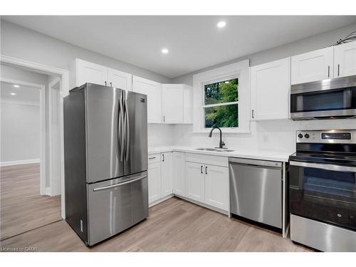 20 West 4Th Street, Hamilton, ON - Indoor Photo Showing Kitchen