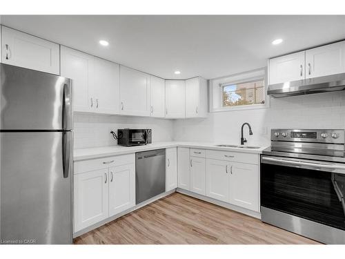 20 West 4Th Street, Hamilton, ON - Indoor Photo Showing Kitchen