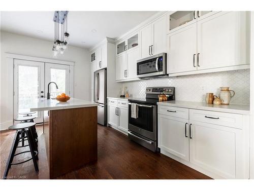 27 Cliff Avenue, Hamilton, ON - Indoor Photo Showing Kitchen With Upgraded Kitchen
