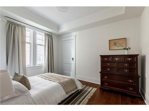 27 Cliff Avenue, Hamilton, ON - Indoor Photo Showing Bedroom