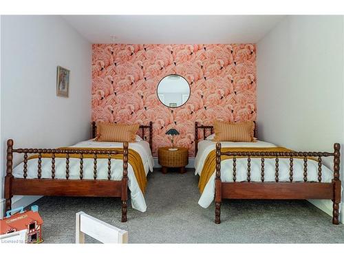 27 Cliff Avenue, Hamilton, ON - Indoor Photo Showing Bedroom