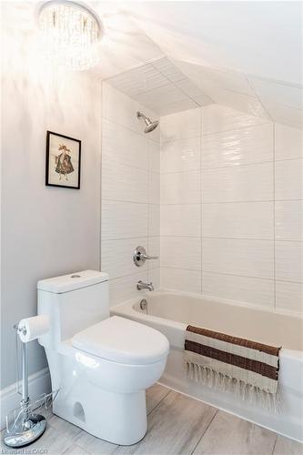 27 Cliff Avenue, Hamilton, ON - Indoor Photo Showing Bathroom