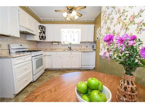 725 Cross Street W, Dunnville, ON - Indoor Photo Showing Kitchen