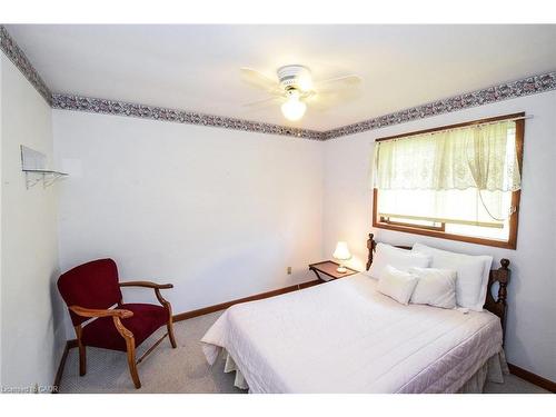 725 Cross Street W, Dunnville, ON - Indoor Photo Showing Bedroom