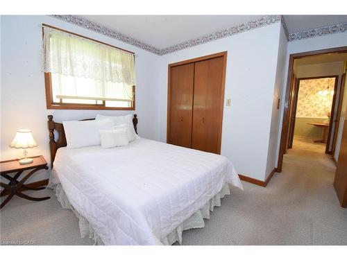 725 Cross Street W, Dunnville, ON - Indoor Photo Showing Bedroom