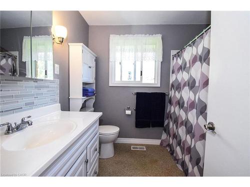 725 Cross Street W, Dunnville, ON - Indoor Photo Showing Bathroom