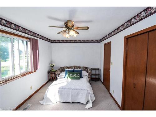 725 Cross Street W, Dunnville, ON - Indoor Photo Showing Bedroom