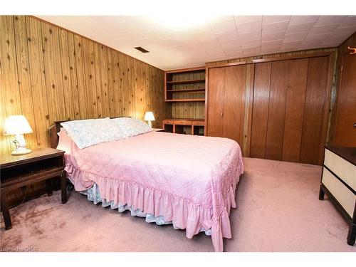 725 Cross Street W, Dunnville, ON - Indoor Photo Showing Bedroom