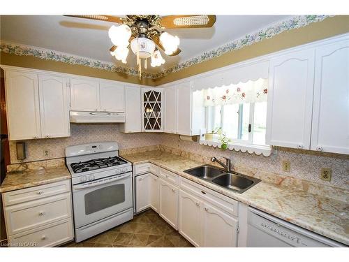 725 Cross Street W, Dunnville, ON - Indoor Photo Showing Kitchen With Double Sink