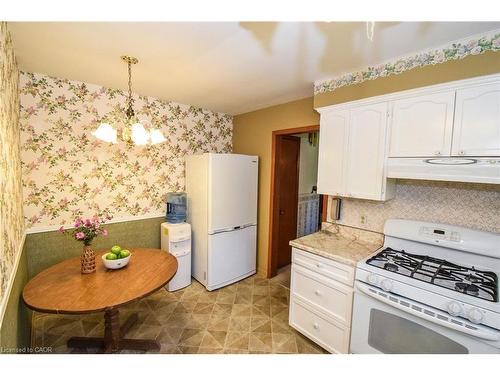 725 Cross Street W, Dunnville, ON - Indoor Photo Showing Kitchen
