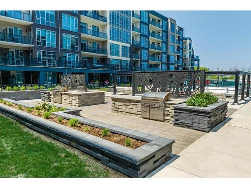 118-16 Concord Place, Grimsby, ON - Outdoor With Facade