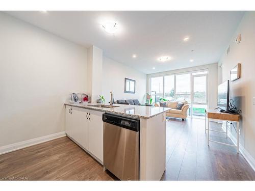 118-16 Concord Place, Grimsby, ON - Indoor Photo Showing Kitchen With Double Sink