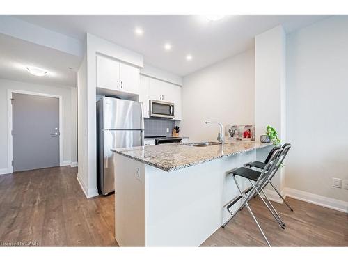 118-16 Concord Place, Grimsby, ON - Indoor Photo Showing Kitchen With Upgraded Kitchen