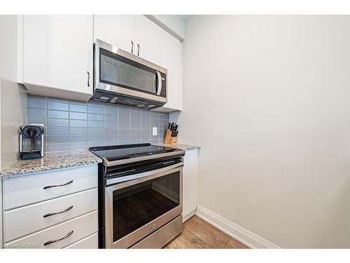 118-16 Concord Place, Grimsby, ON - Indoor Photo Showing Kitchen