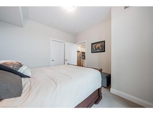 118-16 Concord Place, Grimsby, ON - Indoor Photo Showing Bedroom