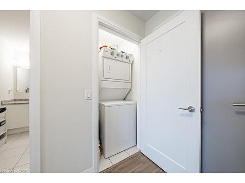118-16 Concord Place, Grimsby, ON - Indoor Photo Showing Laundry Room