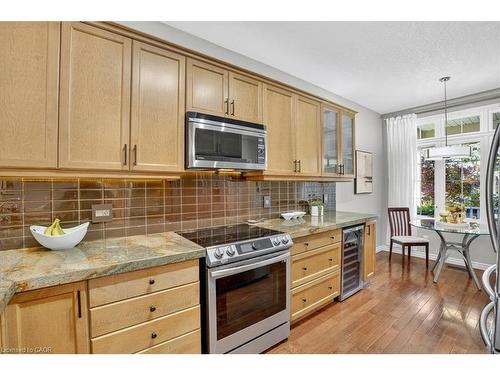 151 Reiber Court, Waterloo, ON - Indoor Photo Showing Kitchen With Upgraded Kitchen