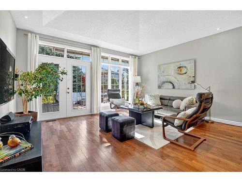151 Reiber Court, Waterloo, ON - Indoor Photo Showing Living Room