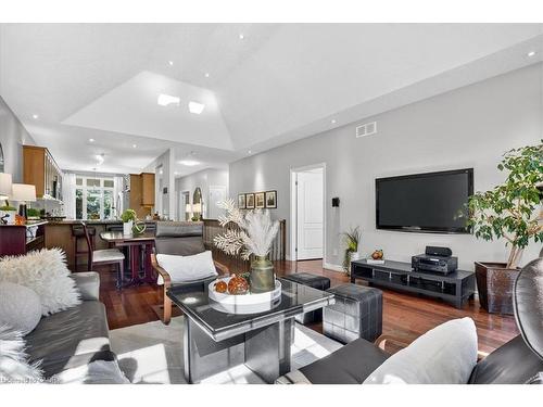151 Reiber Court, Waterloo, ON - Indoor Photo Showing Living Room