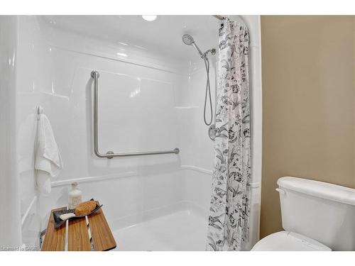 151 Reiber Court, Waterloo, ON - Indoor Photo Showing Bathroom
