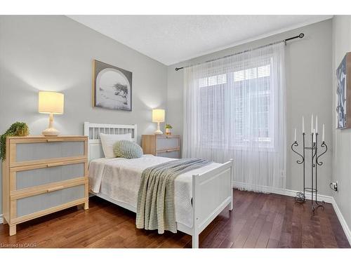 151 Reiber Court, Waterloo, ON - Indoor Photo Showing Bedroom