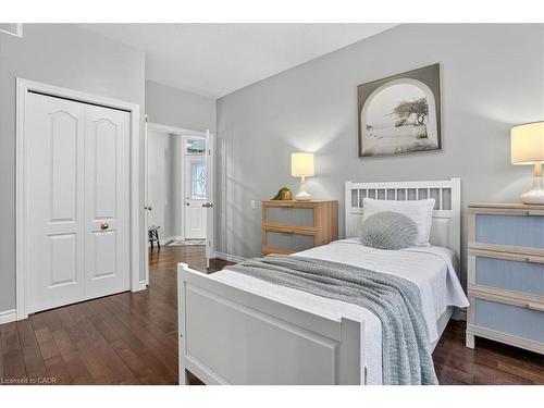 151 Reiber Court, Waterloo, ON - Indoor Photo Showing Bedroom