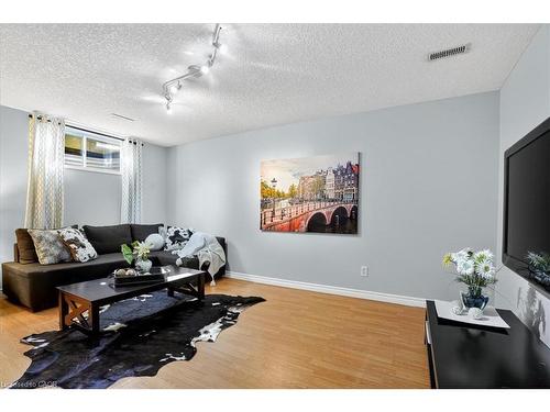 151 Reiber Court, Waterloo, ON - Indoor Photo Showing Living Room