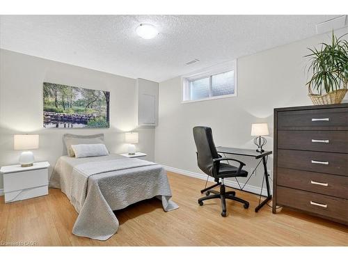 151 Reiber Court, Waterloo, ON - Indoor Photo Showing Bedroom