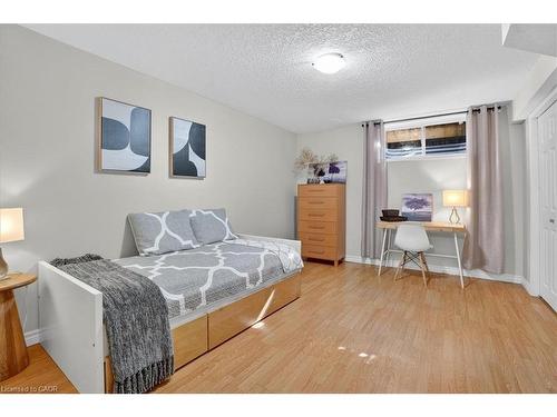 151 Reiber Court, Waterloo, ON - Indoor Photo Showing Bedroom