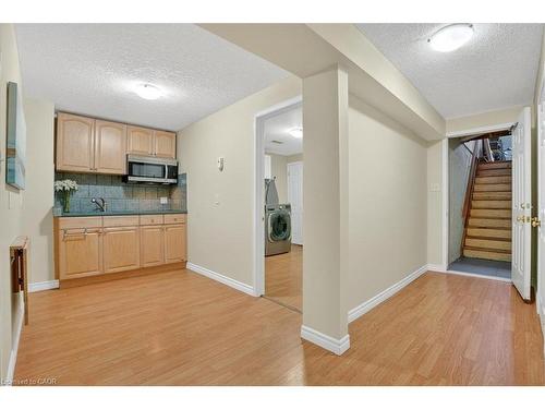 151 Reiber Court, Waterloo, ON - Indoor Photo Showing Kitchen