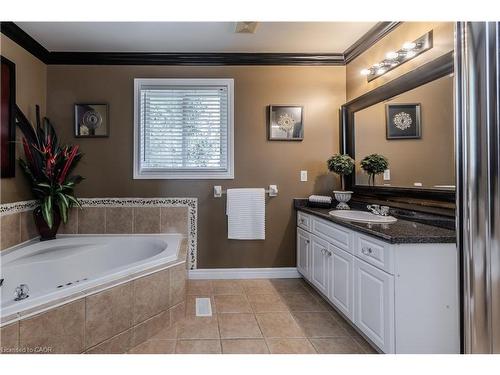 26 Grassyplain Drive, Mount Hope, ON - Indoor Photo Showing Bathroom