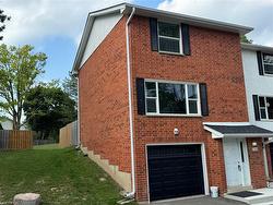 1-411 Keats Way  Waterloo, ON N2L 5S7