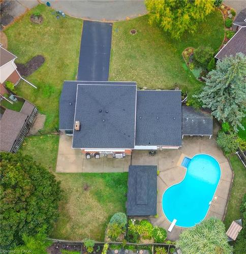 298 Creighton Court, Waterloo, ON - Outdoor With In Ground Pool