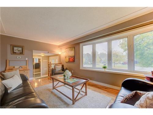 298 Creighton Court, Waterloo, ON - Indoor Photo Showing Living Room