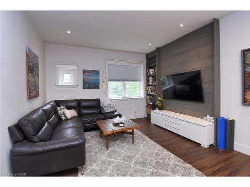 217 Caroline Street S, Hamilton, ON - Indoor Photo Showing Living Room