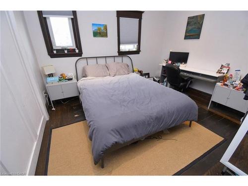 217 Caroline Street S, Hamilton, ON - Indoor Photo Showing Bedroom