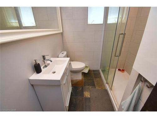 217 Caroline Street S, Hamilton, ON - Indoor Photo Showing Bathroom