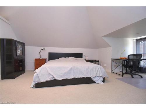217 Caroline Street S, Hamilton, ON - Indoor Photo Showing Bedroom
