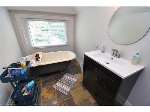 217 Caroline Street S, Hamilton, ON - Indoor Photo Showing Bathroom